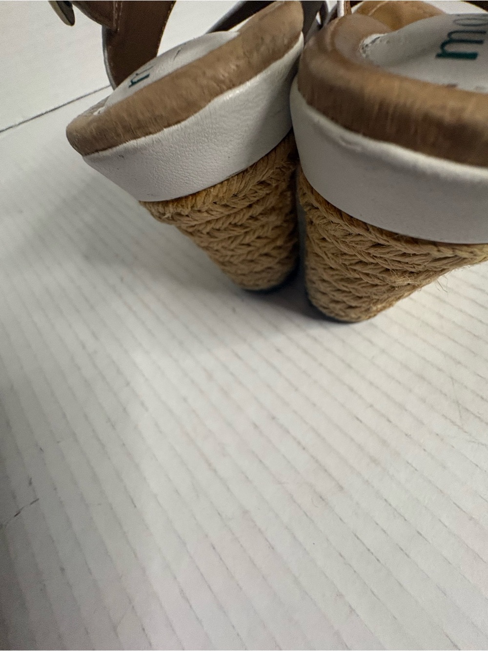 Montana Artasian Crafted White Wedge Sandals size - Picture 6 of 6